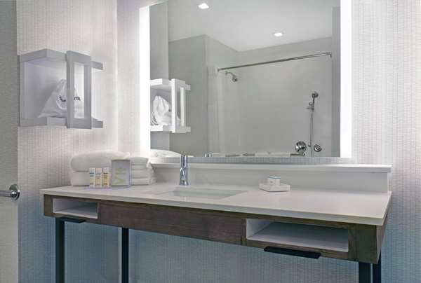  - Hampton Inn Patterson - I-5, Exit 434