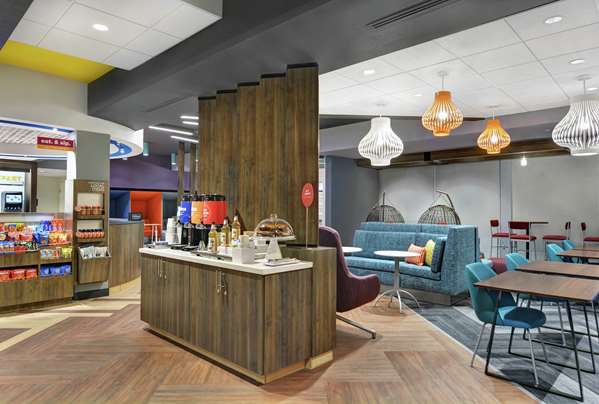  - Tru by Hilton Hotel Downtown Springfield