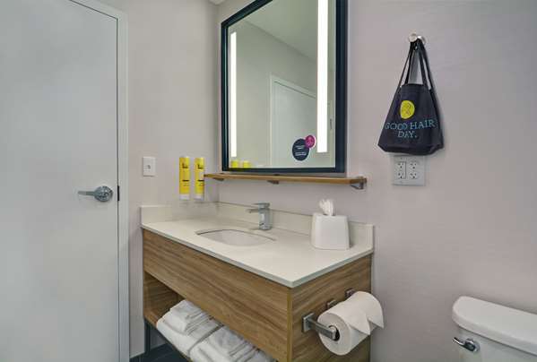  - Tru by Hilton Hotel Downtown Springfield