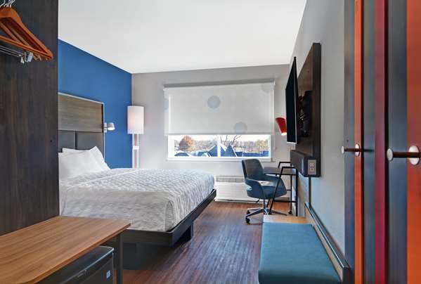  - Tru by Hilton Hotel Downtown Springfield