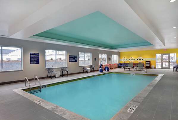 Pool - Tru by Hilton Hotel Downtown Springfield