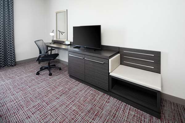  - Hilton Garden Inn Lake Forest - I-5, Exit 92