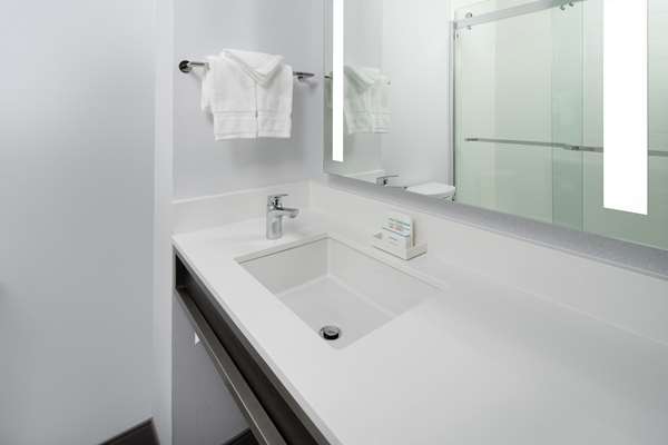  - Hilton Garden Inn Lake Forest - I-5, Exit 92