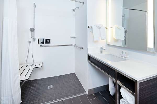  - Hilton Garden Inn Lake Forest - I-5, Exit 92