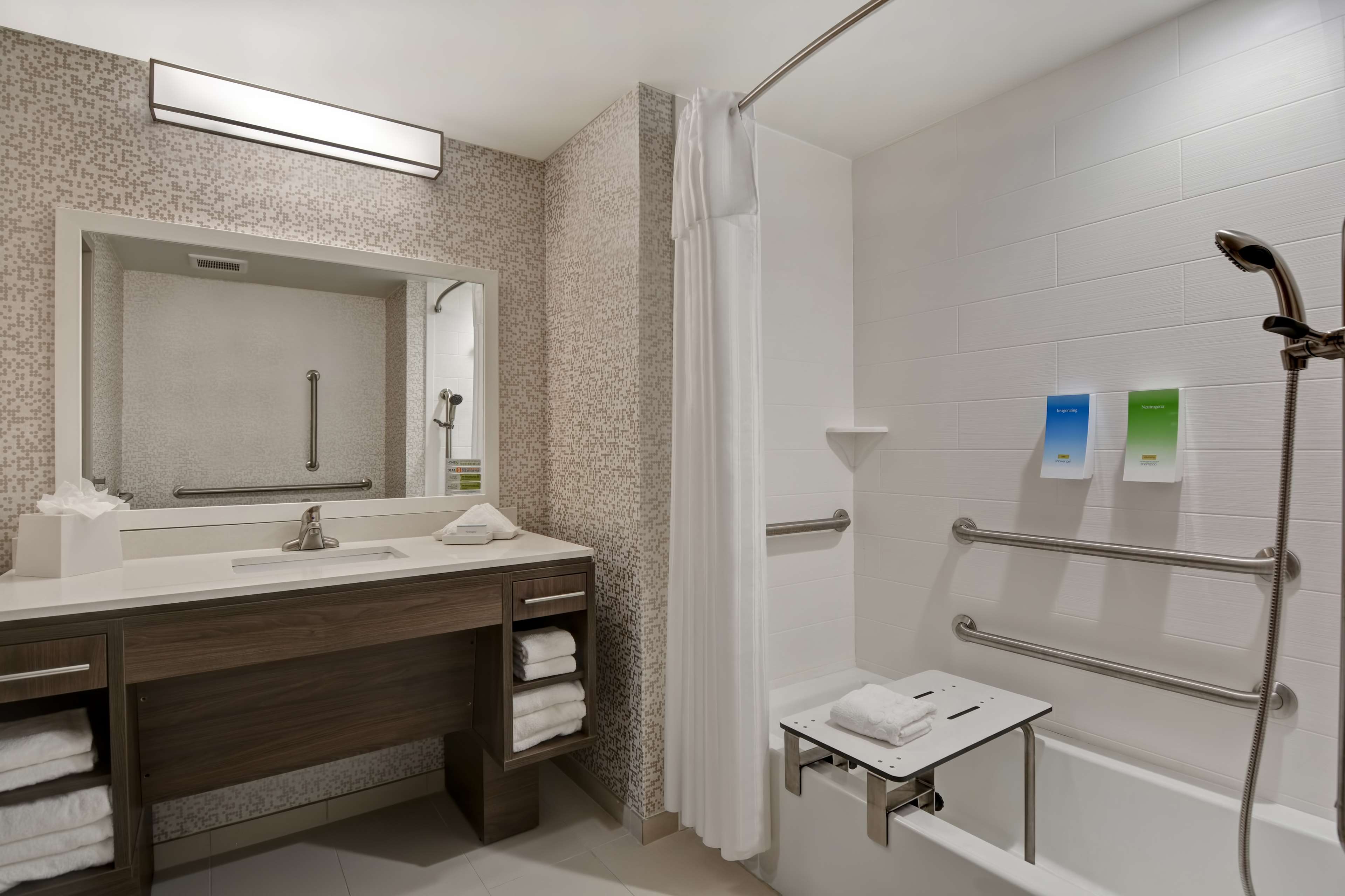 Home2 Suites Sarasota I-75 Bee Ridge, FL Room Type - 2 QN MOB HR ACC TUB STUDIO