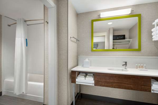  - Hampton Inn & Suites Airport Kelowna