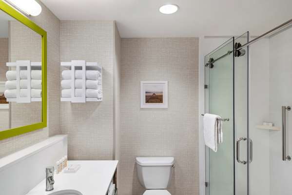  - Hampton Inn & Suites Airport Kelowna