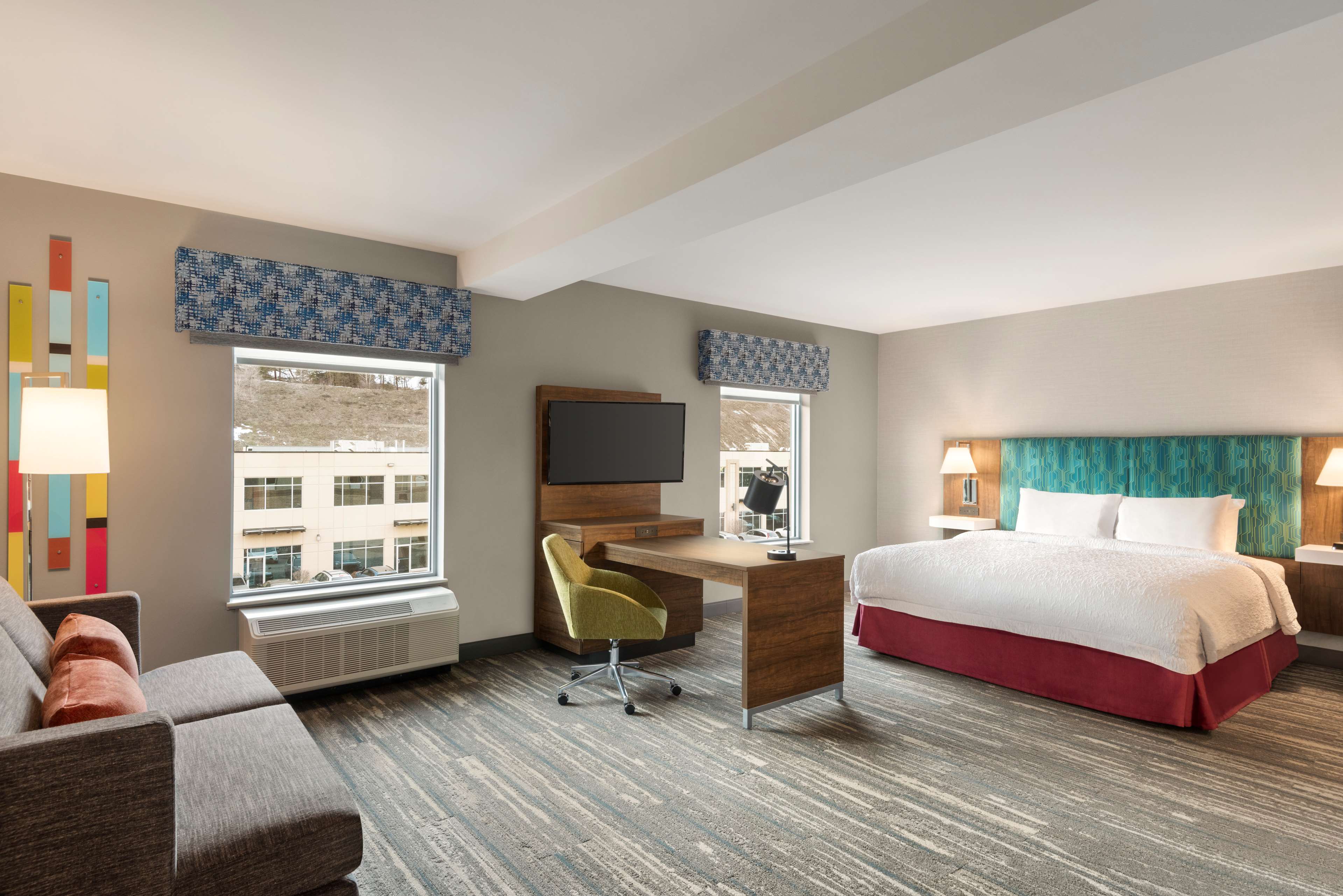 Hampton Inn & Suites Kelowna, British Columbia, Canada Room Type - 1 KG HR ACC FRG MIC STE NS