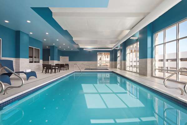 Pool - Hampton Inn & Suites Airport Kelowna
