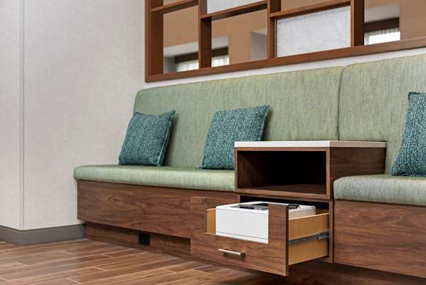 Conference Area - Hampton Inn & Suites Airport Kelowna