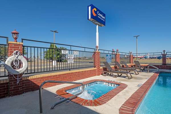 Pool - Comfort Inn & Suites Big Spring - I-20, Exit 177