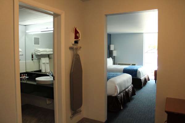  - Travelodge Waters Edge Hotel Racine