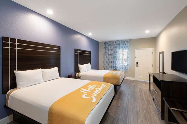  - Days Inn & Suites La Porte