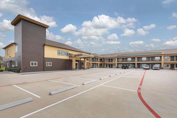 Exterior view - Days Inn & Suites La Porte