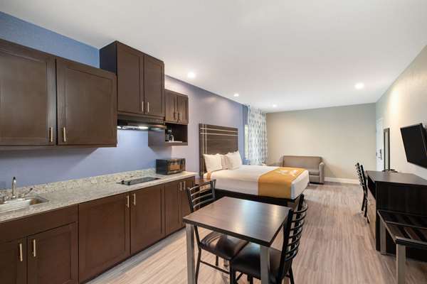 Suite - Days Inn & Suites La Porte