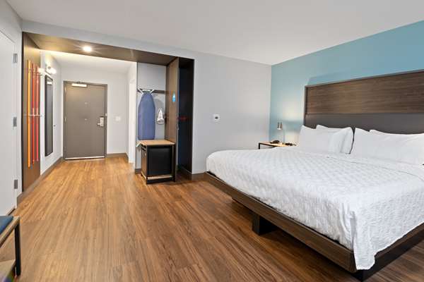  - Tru by Hilton Sharonville - I-75, Exit 15