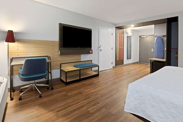  - Tru by Hilton Sharonville - I-75, Exit 15