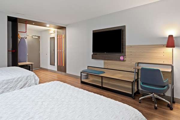  - Tru by Hilton Sharonville - I-75, Exit 15