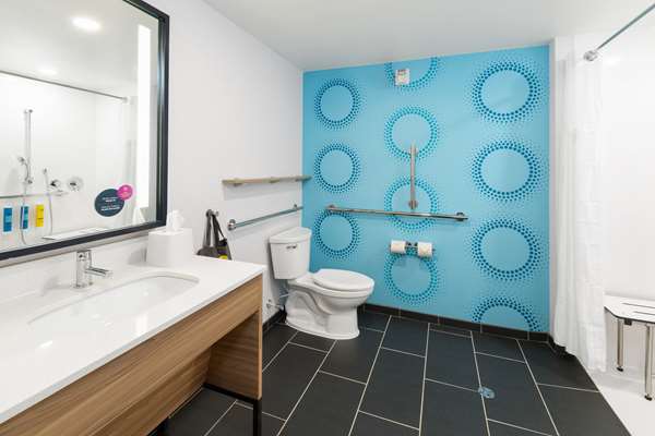  - Tru by Hilton Sharonville - I-75, Exit 15