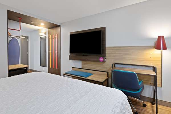  - Tru by Hilton Sharonville - I-75, Exit 15