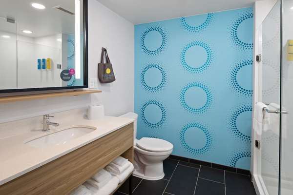  - Tru by Hilton Sharonville - I-75, Exit 15