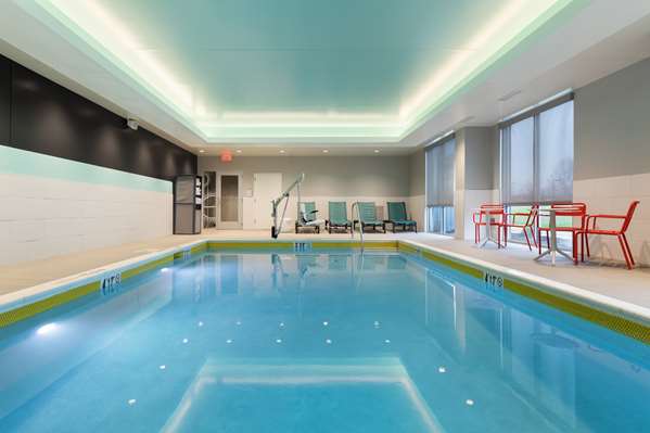 Pool - Tru by Hilton Sharonville - I-75, Exit 15