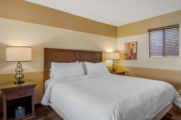 Suite - Carlton Oaks Golf Club Lodge Santee