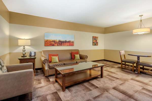 Suite - Carlton Oaks Golf Club Lodge Santee
