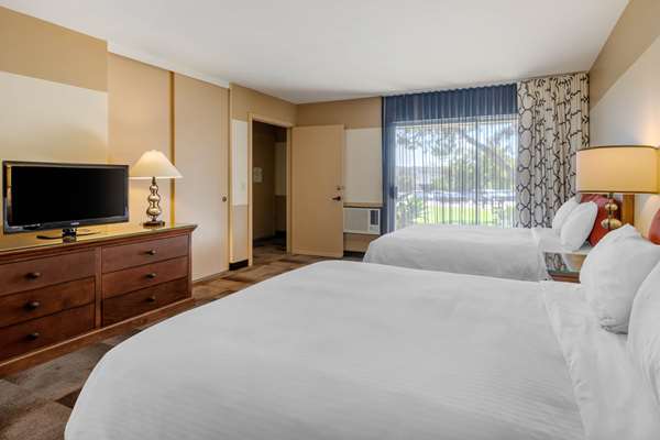 Suite - Carlton Oaks Golf Club Lodge Santee