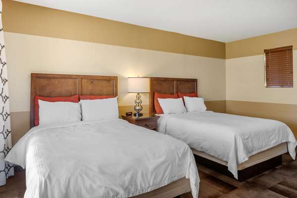 Suite - Carlton Oaks Golf Club Lodge Santee