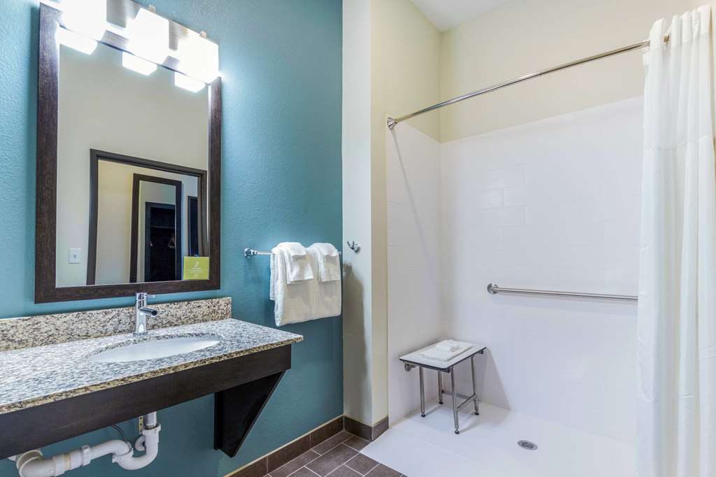 SLEEP INN WINFIELD - TEAYS VALLEY-guestroom-Guest Room,Bathroom,On-Site.jpg
