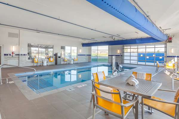 Pool - GLo Best Western Dawley Farms Hotel Sioux Falls