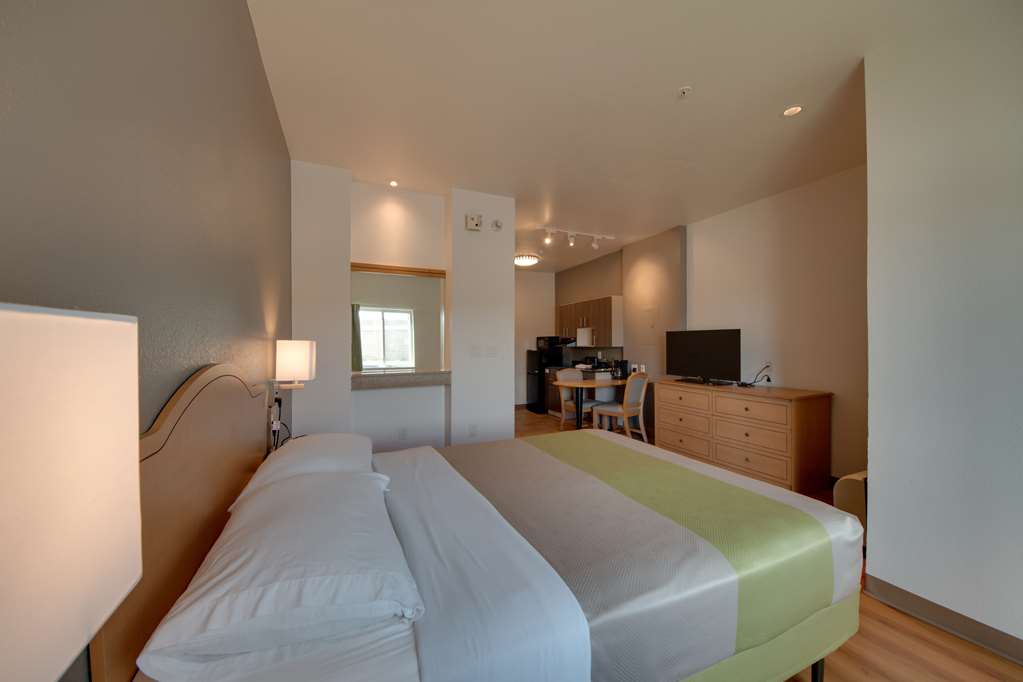 STUDIO 6 BROWNSVILLE, TX-guestroom-Guest Room,On-Site.jpg