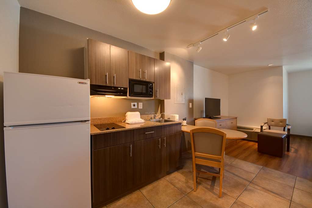 STUDIO 6 BROWNSVILLE, TX-guestroom-Guest Room,Suite,On-Site.jpg