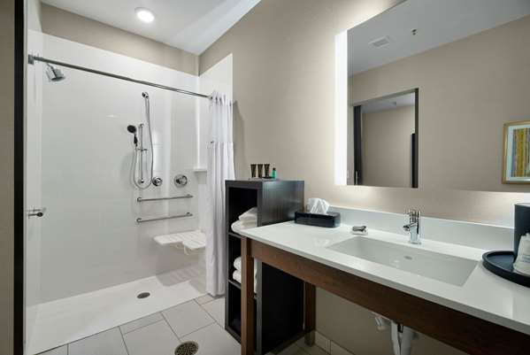  - Wingate by Wyndham Hurricane - I-64, Exit 34