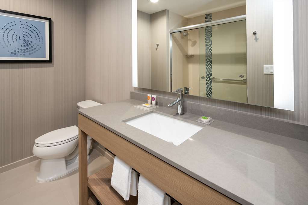 HYATT PLACE BAKERSFIELD-guestroom-Guest Room,Bathroom,On-Site.jpg