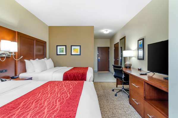  - Comfort Inn & Suites Salina - I-70, Exit 252