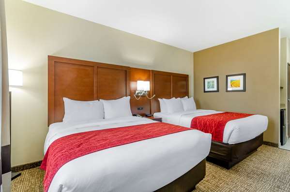  - Comfort Inn & Suites Salina - I-70, Exit 252