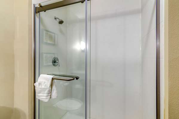  - Comfort Inn & Suites Salina - I-70, Exit 252