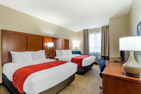  - Comfort Inn & Suites Salina - I-70, Exit 252