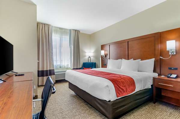  - Comfort Inn & Suites Salina - I-70, Exit 252