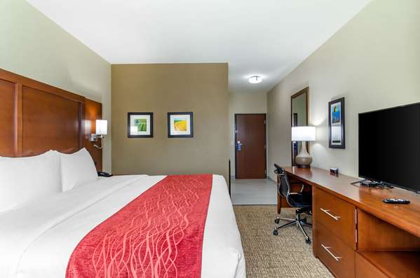  - Comfort Inn & Suites Salina - I-70, Exit 252