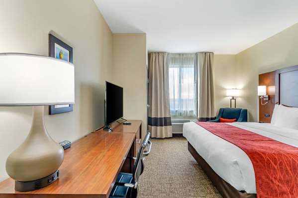  - Comfort Inn & Suites Salina - I-70, Exit 252