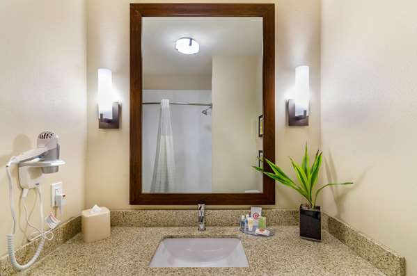 Suite - Comfort Inn & Suites Salina - I-70, Exit 252