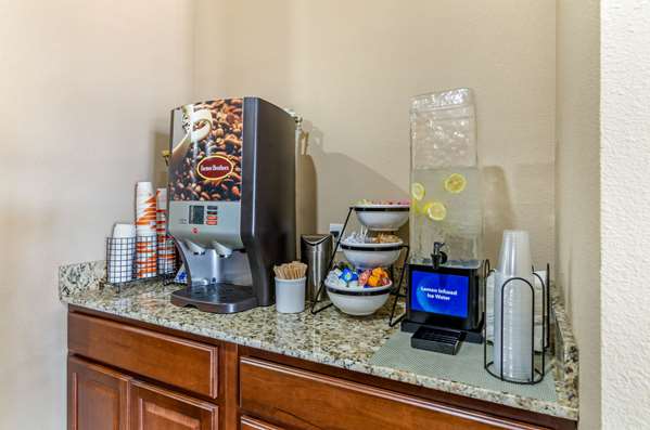 Amenities - Comfort Inn & Suites Salina - I-70, Exit 252