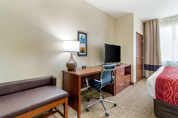 Suite - Comfort Inn & Suites Salina - I-70, Exit 252