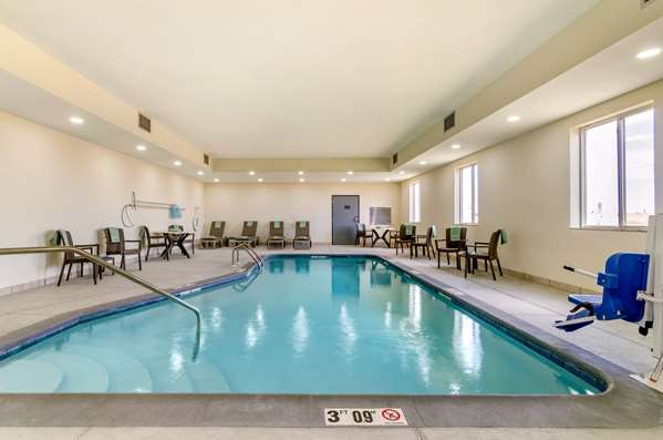 Pool - Comfort Inn & Suites Salina - I-70, Exit 252