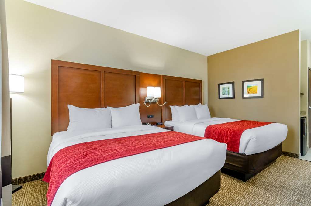 COMFORT INN AND SUITES SALINA NORTH-guestroom-Guest Room,On-Site.jpg