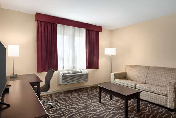  - Days Inn & Suites Sikeston - I-55, Exit 67