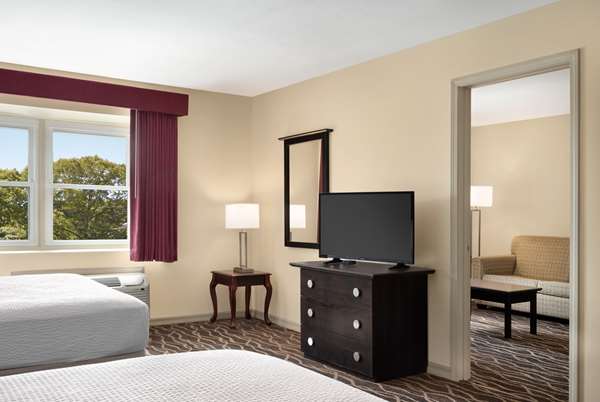  - Days Inn & Suites Sikeston - I-55, Exit 67